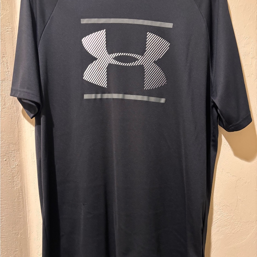 Under Armour Men's Black T-Shirt Size L